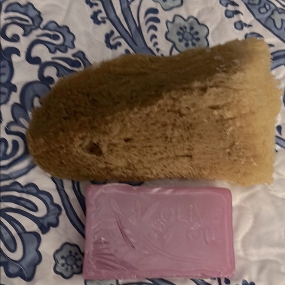 Honeysuckle Olive Oil Soap - Purple & Sponge from the Gulf of Mexico nwt - Picture 5 of 5